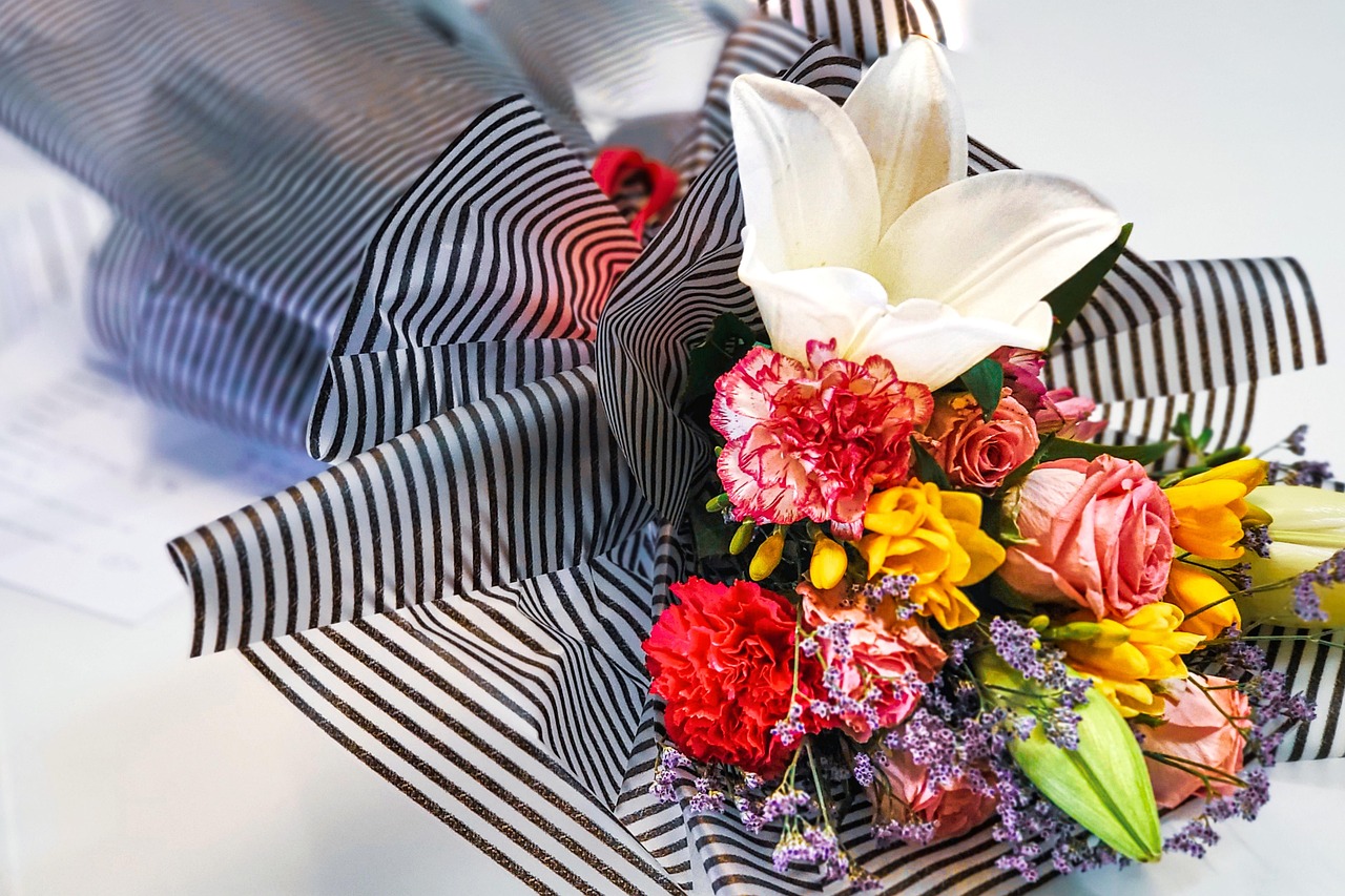 florist wrapping seasonal bouquet Saskatoon